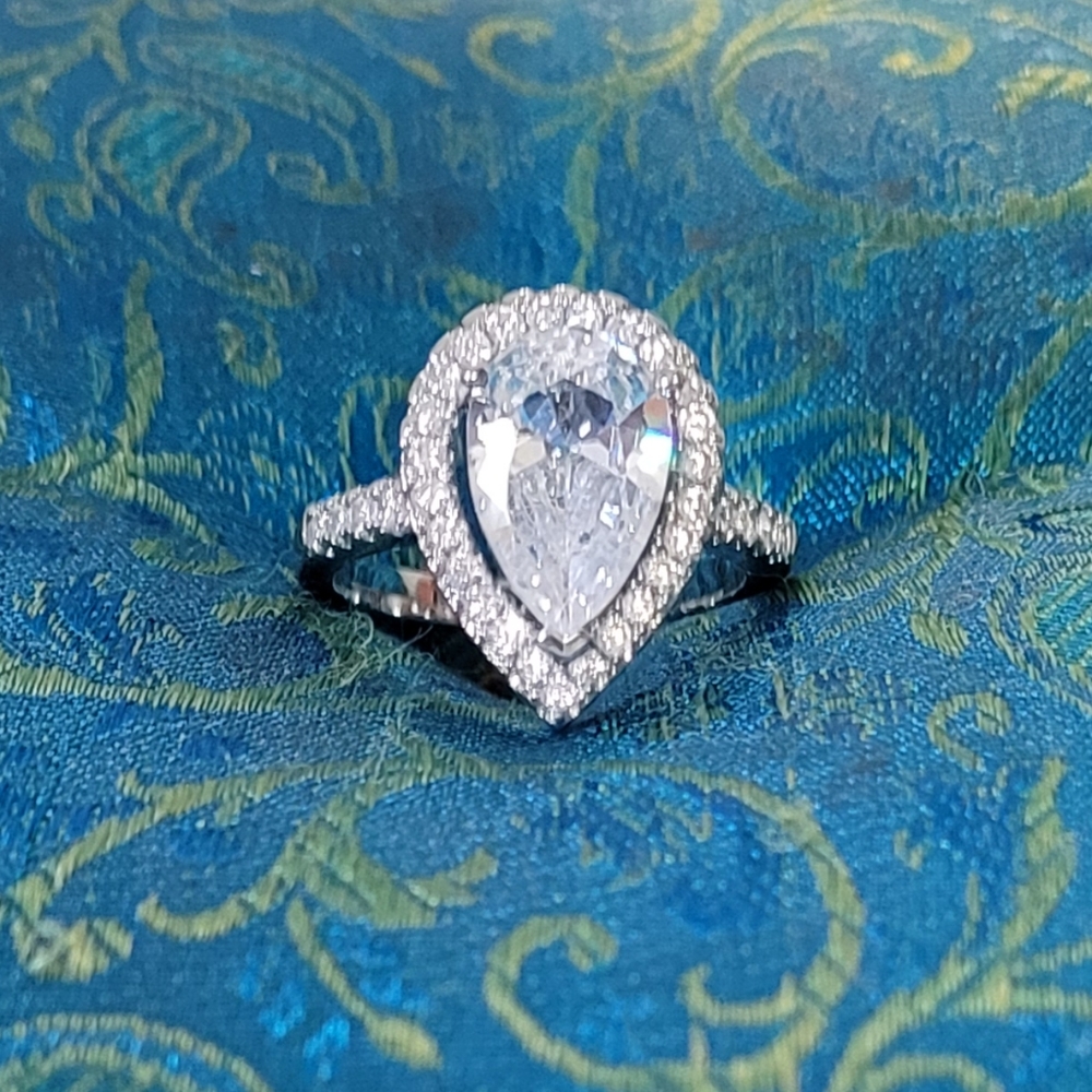 925 Sterling  Silver Teardrop  Shaped  White  Zircon  Ring